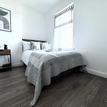 Stunning In - Free Wifi & Parking - Close To Racecourse & Centre *