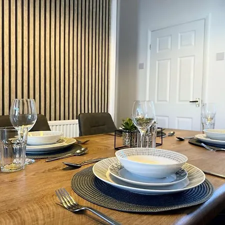 Stunning In - Free Wifi & Parking - Close To Racecourse & Centre