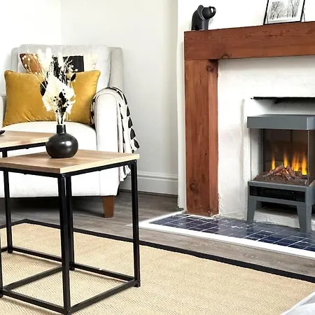 Apartment Stunning In - Free Wifi & Parking - Close To Racecourse & Centre