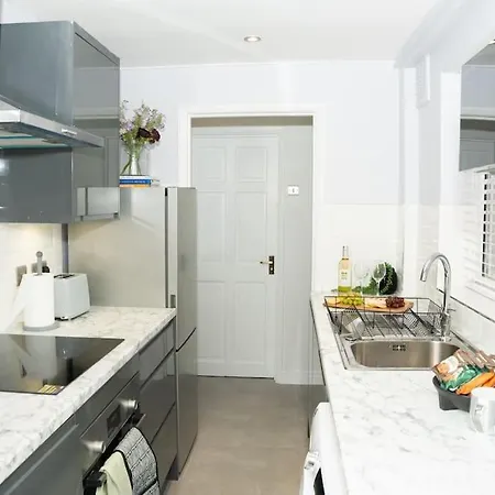 Stunning In - Free Wifi & Parking - Close To Racecourse & Centre Apartamento