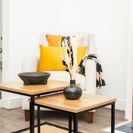 Stunning In - Free Wifi & Parking - Close To Racecourse & Centre Apartmán *