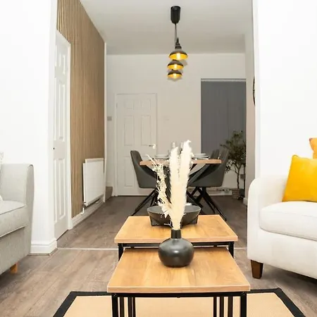 Stunning In - Free Wifi & Parking - Close To Racecourse & Centre *