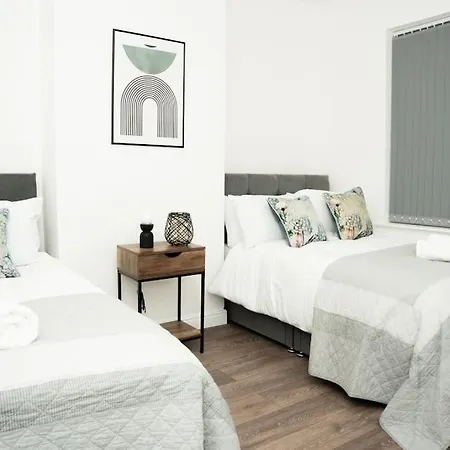 Stunning In - Free Wifi & Parking - Close To Racecourse & Centre