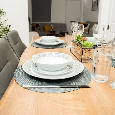 Apartmán Stunning In - Free Wifi & Parking - Close To Racecourse & Centre *