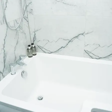 아파트 Stunning In - Free Wifi & Parking - Close To Racecourse & Centre