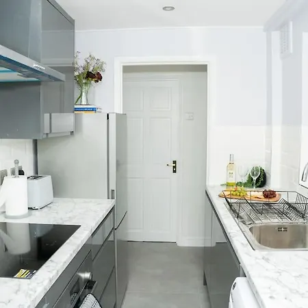 아파트 Stunning In - Free Wifi & Parking - Close To Racecourse & Centre