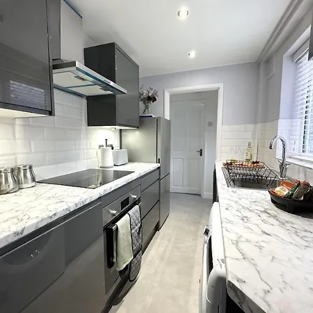 Stunning In - Free Wifi & Parking - Close To Racecourse & Centre 아파트