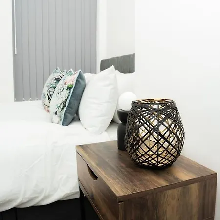 Stunning In - Free Wifi & Parking - Close To Racecourse & Centre Apartamento *